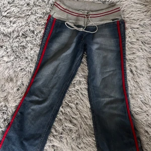 Unika byxor  - Unika jeans köpta på humana för ett tag sen men använt ca 2 gånger 