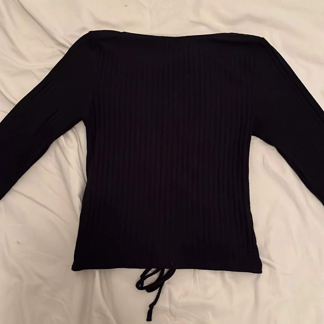 Svart ribbad topp med knyt - 91