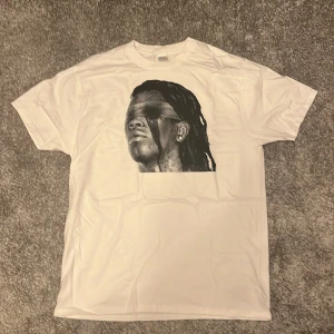 Tshirt  - Size M 