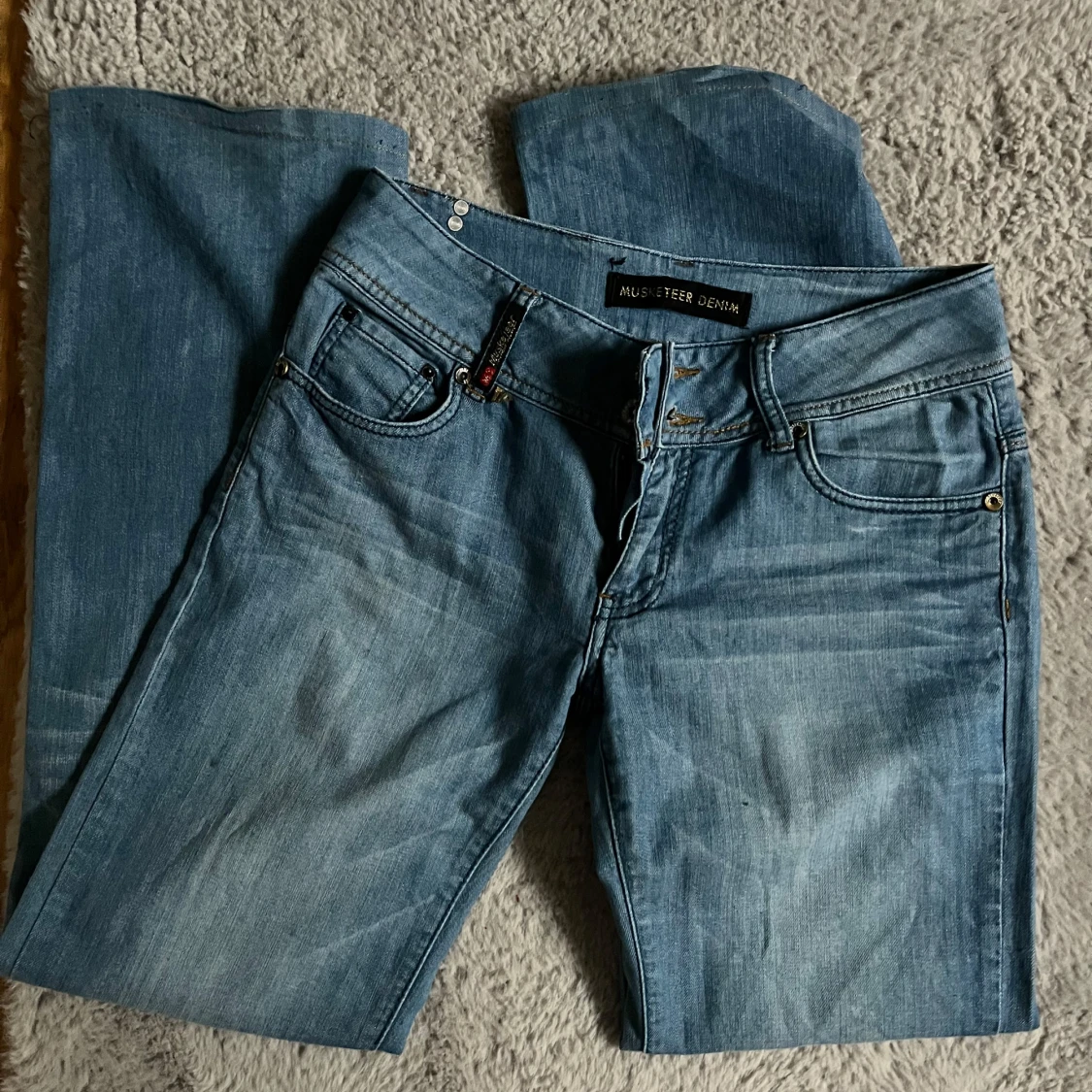 Blå jeans från Musketeer Denim