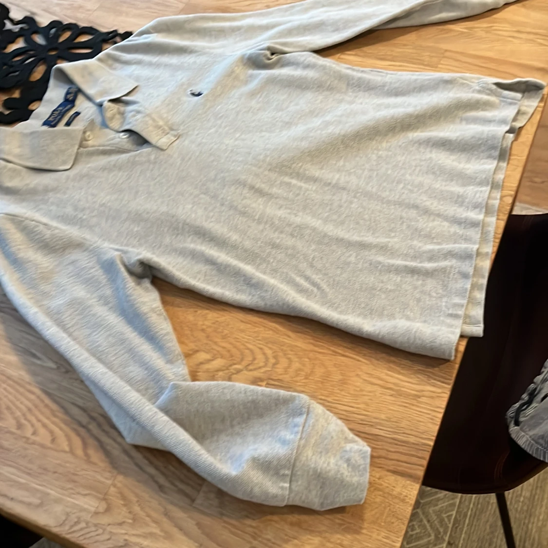 Grå pikétröja från Ralph Lauren - 90