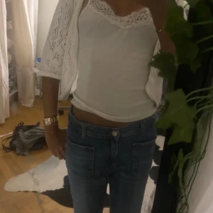 Zara bootcut - Säljer ett par jeans från Zara 🫶🫶 Köpta för 500 så säljer helst för minst 250/300 eftersom de nästan är oanvända! Kom med egna prisförslag ❤️😇