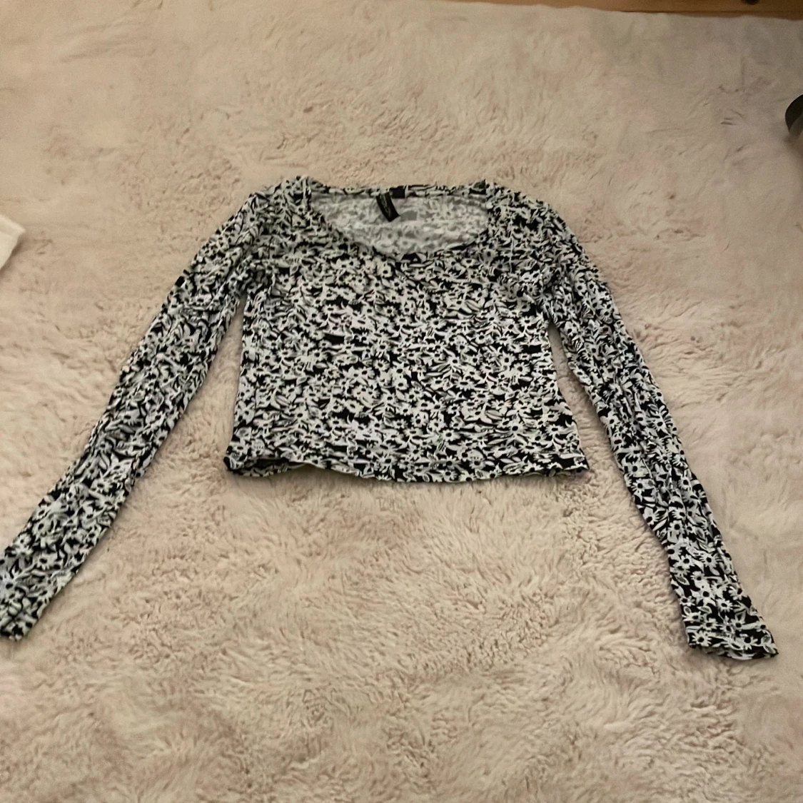 Blommig långärmad topp från Cotton On