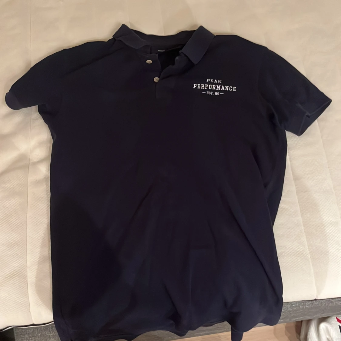 Mörkblå pikétröja från Peak Performance - 90