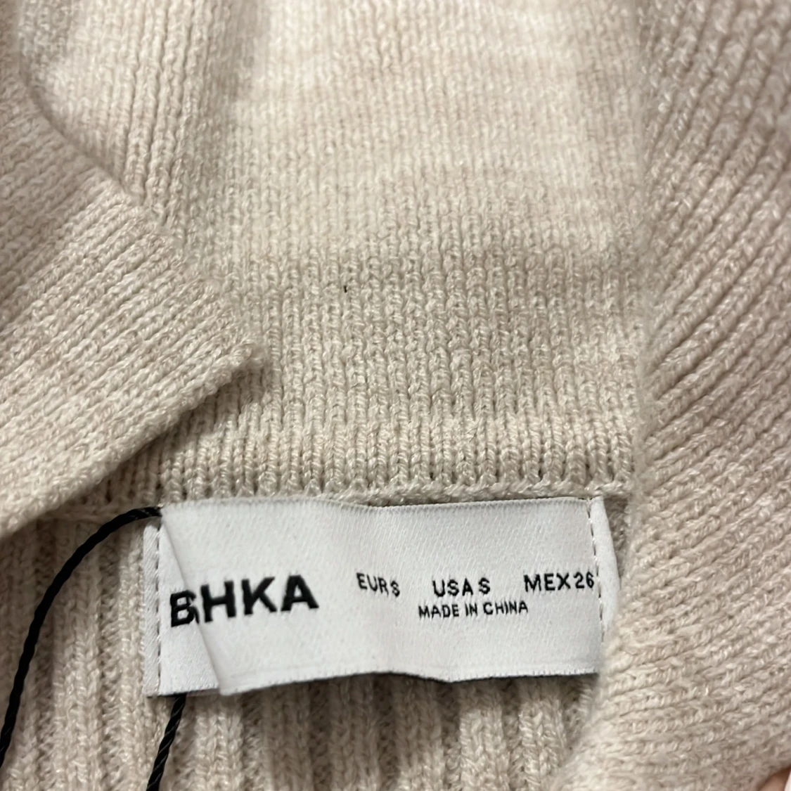 Beige ribbad polotröja från BHKA - 91
