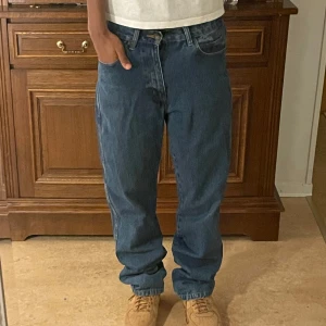 MörkBlå Jeans - Dessa Jeans har jag aldrig använt ute. De är köpta på second hand för ett par veckor sedan. 