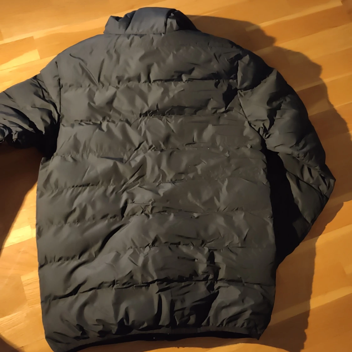 Svart pufferjacka från Lyle & Scott - 92