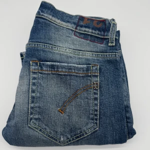 DONDUP GEORGE JEANS - - Dondup George jeans - storlek 31, benlängd: 104cm, midjemått: 39cm - Nypris runt 4000 - Kontakta för fler frågor eller funderingar // Deluxecloset 