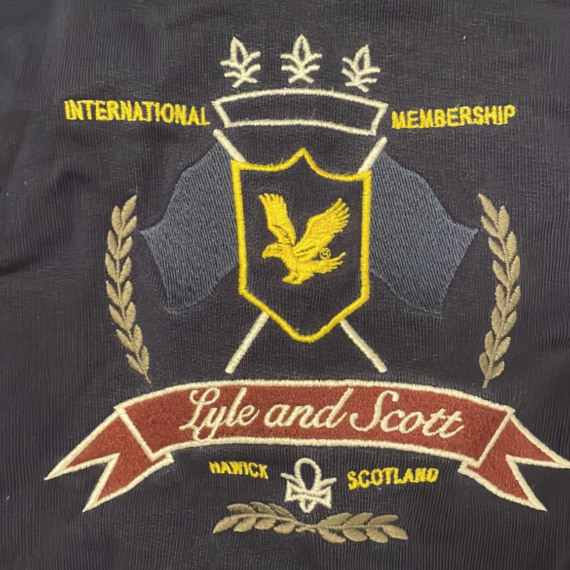 Mörkblå sweatshirt från Lyle & Scott - 90