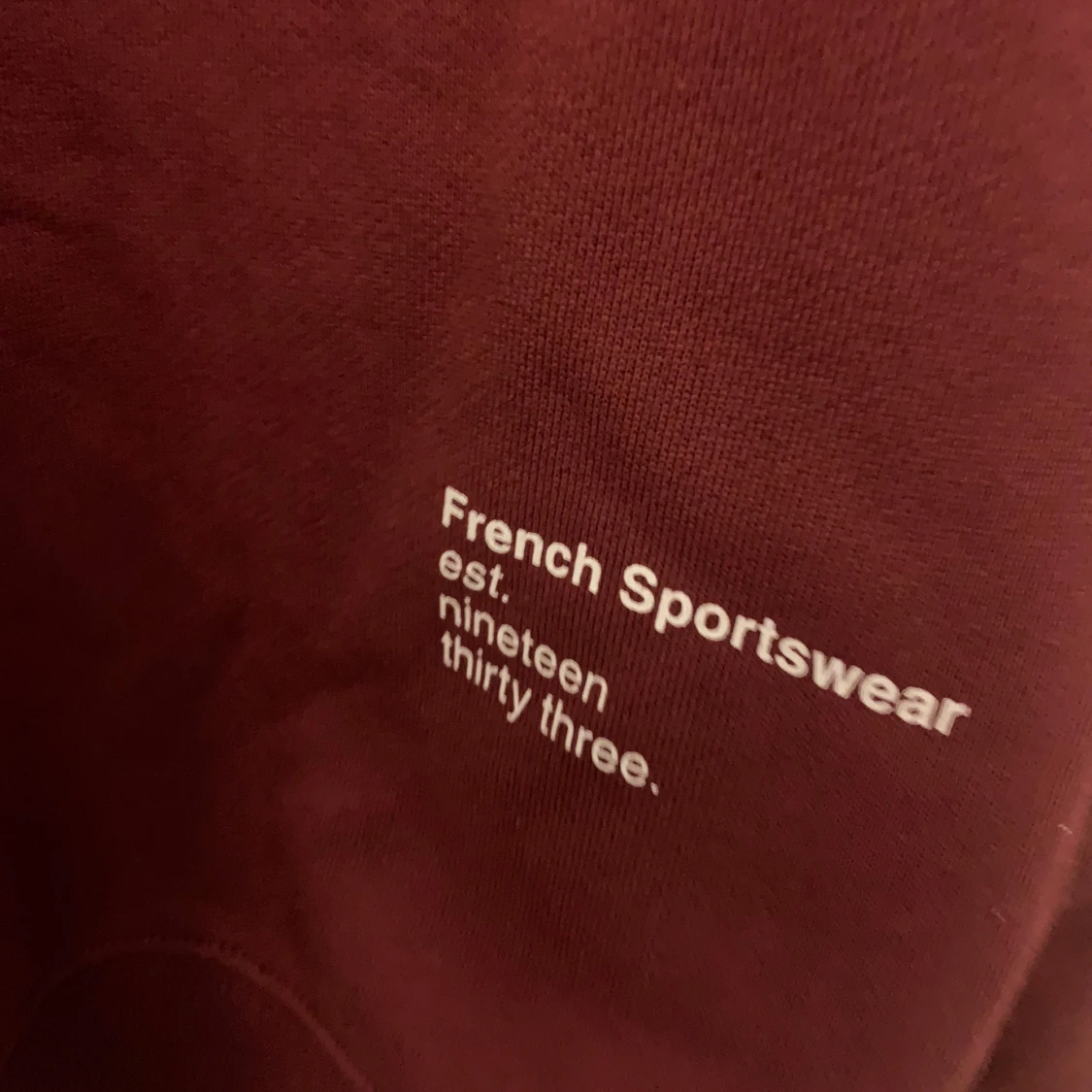 Vinröd hoodie från Lacoste - 91