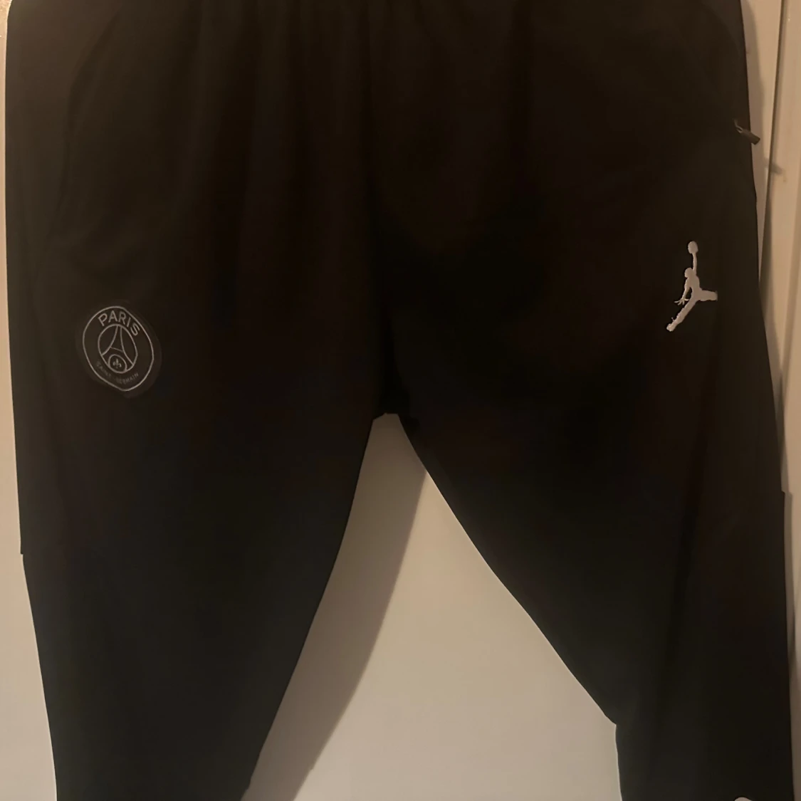 Svarta mjukisbyxor med PSG-logga - 90