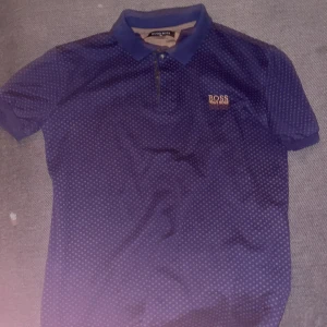 Hugo boss pike - Tjena! Säljer denna vars för den är inte min stil och den har krympts som tusan. Den va originalt XL men nu passar S-M
