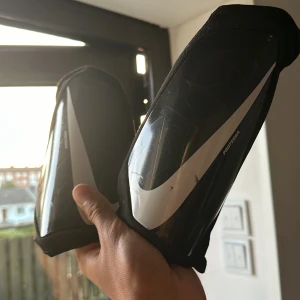 Nike benskydd - Bra skick.