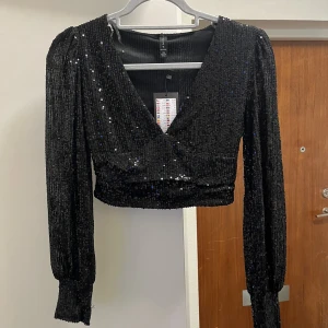 Pallettröja - Säljer min oanvända topp. Nypris är 180 men säljer för 100.