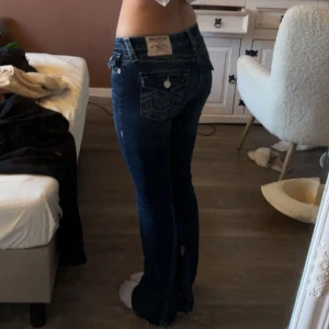 True religion jeans - Intressekonll på mina kära true religion jeans då jag inte inte får användning av dem. Jättefint skick och jag är 168 för jämförelse. Pris går alltid att diskutera💞