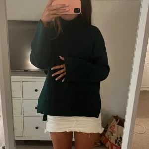 Grön stickad tröja  - Säljer nu en jätte fin grön tröja köpt på plick men aldrig använd(lånade bilder) 