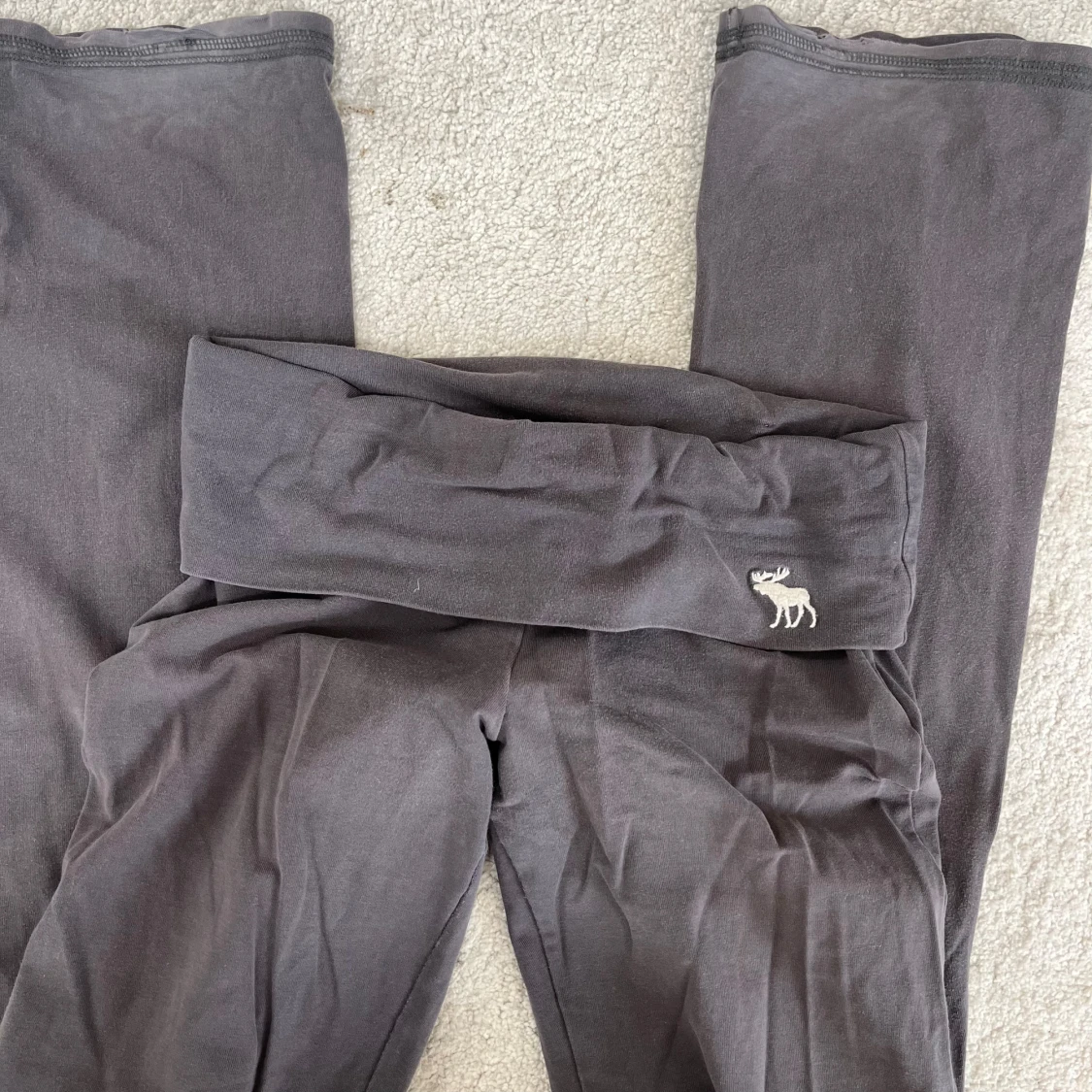 Grå leggings från Abercrombie - 90