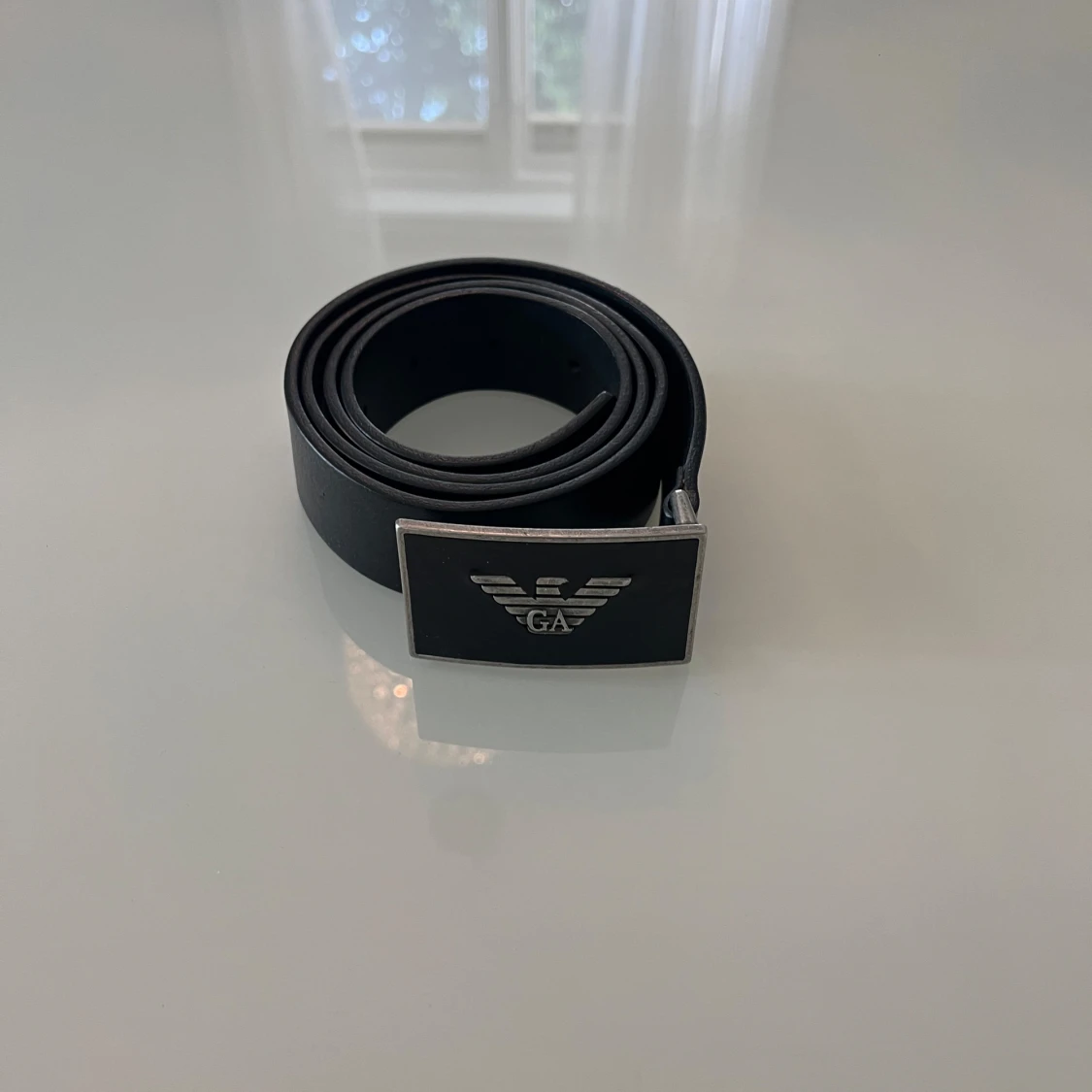 Armani bälte i skinn 