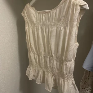 Topp - Söt topp från hm som ej kommer till andvändning längre🥰 (skriv för fler bilder)