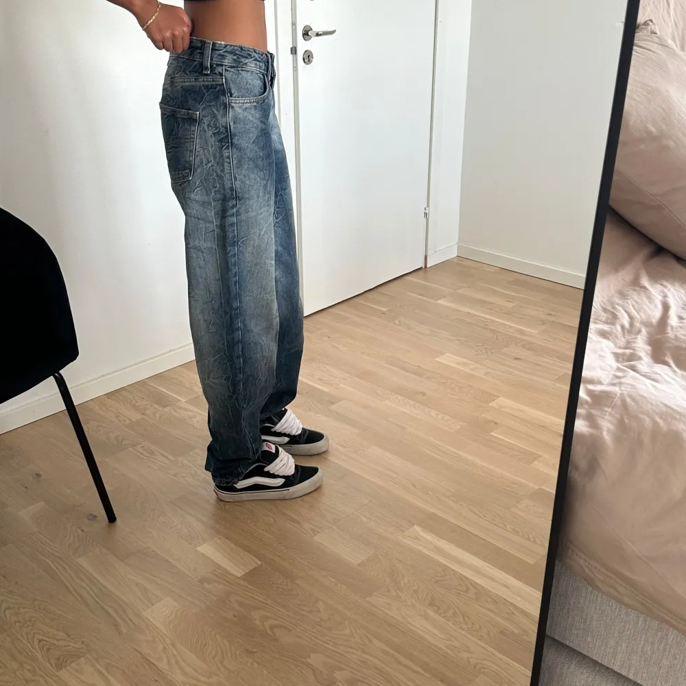 Säljer dessa coola jeans från collusion (köpta på asos) som inte kommer till användning. Passar 36-38 skulle jag säga.. Jeans & Byxor.