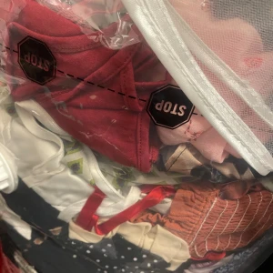 Mystery bag - 10 Blandade plagg i bra skick som inte används längre, alla plagg är storlek S