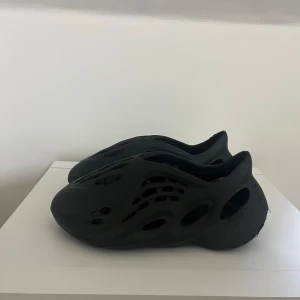 Adidas Foamrunners - Helt nya oanvända foamrunners