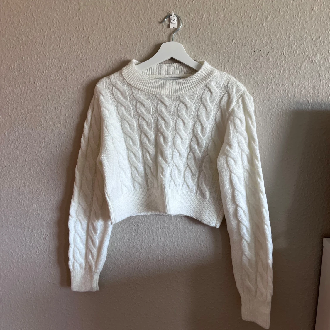 Vit stickad tröja