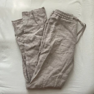 Linnebyxor tiger of sweden - Endast testade, mindre i storlek skulle passa 36-38 beroende på hur tajta man vill ha dom.