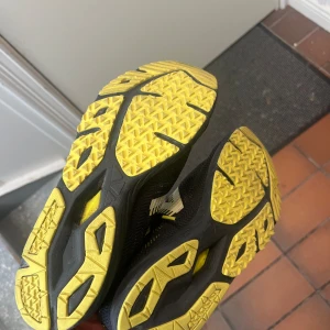 Skor - Träningsskor välgörenhet 