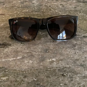 Rey Band Solglasögon  - Feta Rey band solglasögon i bra skick 