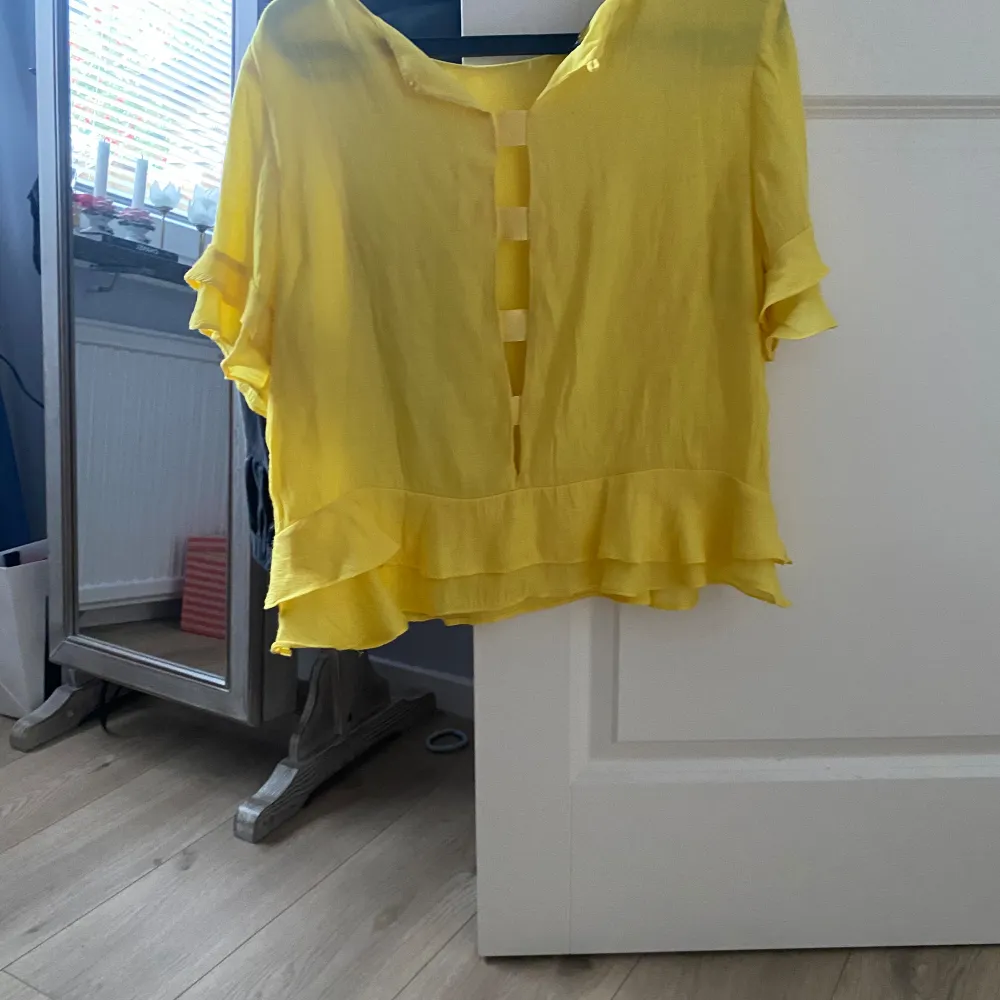 Blus från mango💛💛💛💛. Blusar.