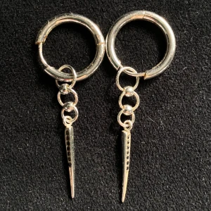 Örhängen  - Örhängen från Wos i SILVER🥰