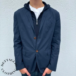 J.Lindeberg overshirt - Overshirt från J.Lindeberg | Skick: 9/10 | Storlek: M | Nypris: 3400kr | Säljer för 849kr | Spårbar frakt via Postnord eller Instabox | Hör av dig vid frågor eller funderingar 