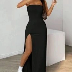 Långklänning  - Säljer dessa super fina klänningar aldrig använda, säljes på grund av fel storlek 