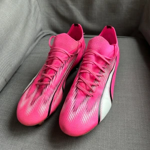 Puma Ultra Match FG/AG - Fotbollsskor för naturgräs och konstgräs. Använda men i gott skick. Storlek: EU 42,5.