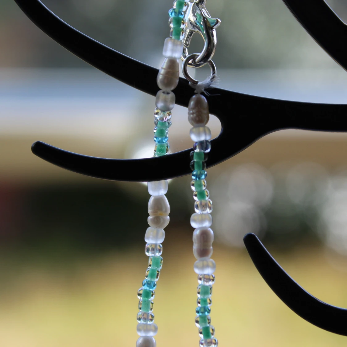 Pärlhalsband i turkos och vitt - 91