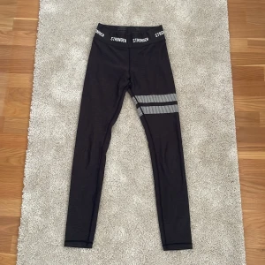 Stronger tights - Stronger svarta träningstights i storlek XS. Använda men i väldigt fint skick!