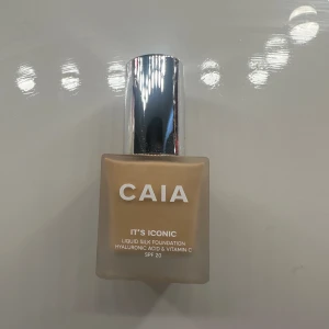 caia fondation - Säljer min caia fondation 2C för att jag råka beställa fel färg. Använt kanske 3 gånger. Skriv för mer information🩷