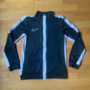 Nike Dry Fit - Använd ungefär 5 gånger, den är som ny.