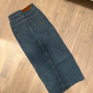 Jeanskjol - Nyskick. Från Carin Wester. Strechig!