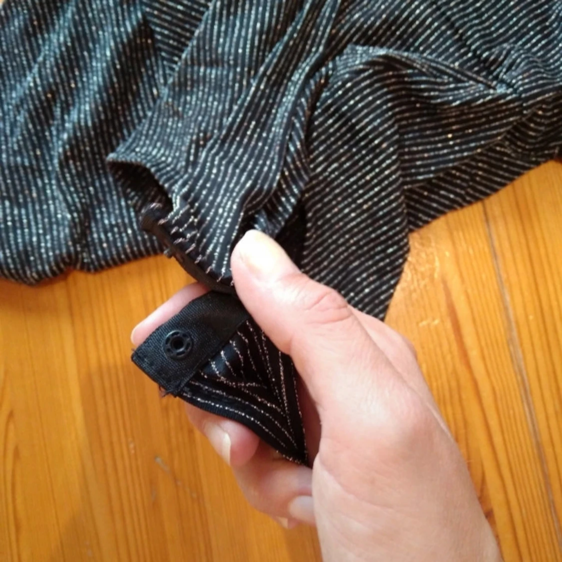 Svart glittrig kofta - 90