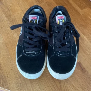 Vans skor - Säljer dessa vans pga har inte fått någon användning av dom. Nyskick, aldrig användna😊