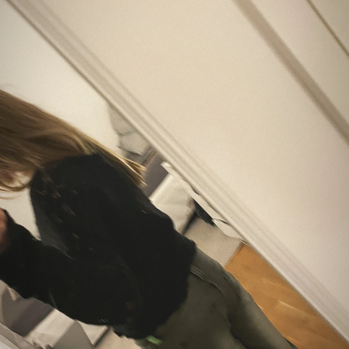 Svart stickad tröja - 1