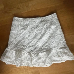 Snygg kjol  - Snygg kjol som inte kommer till användning då den är för liten 🩷