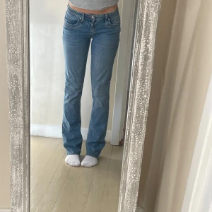 Lågmidjade ltbjeans  - Jeans från ltb i storlek 29/36 i modellen valerie. Dom är väldigt långa på mig som är ungefär 180. Har aldrig använd dessa!!! 