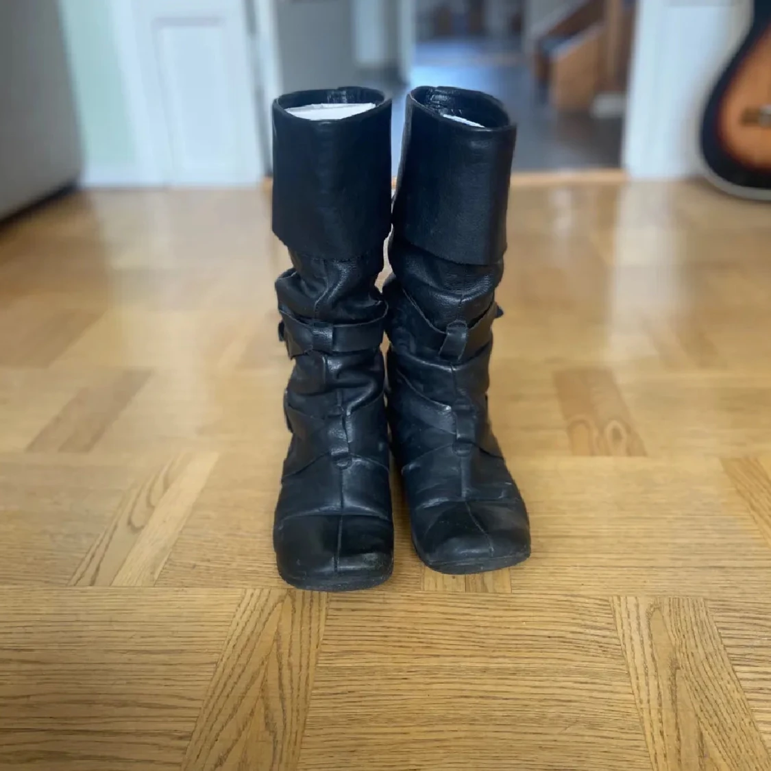 Svarta boots med remmar - 3