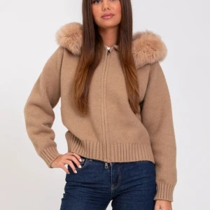 Trendig jacka  - Säljer denna otroligt trendiga jacka köpte för 800 o har ej använt den. Passar till allt skot snygg ❤️