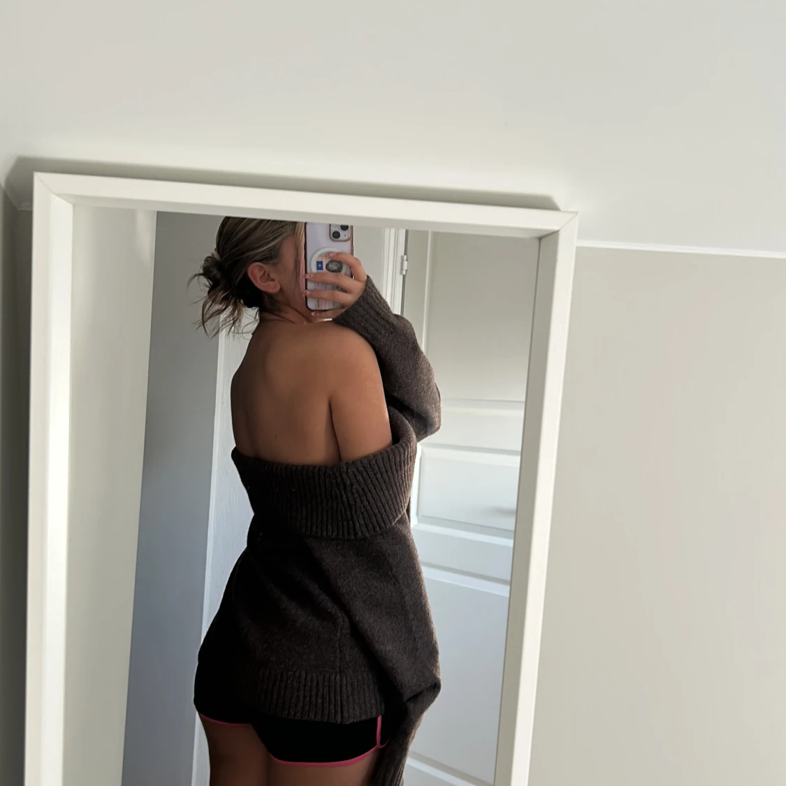 Brun offshoulder tröja från Neo Noir - 3