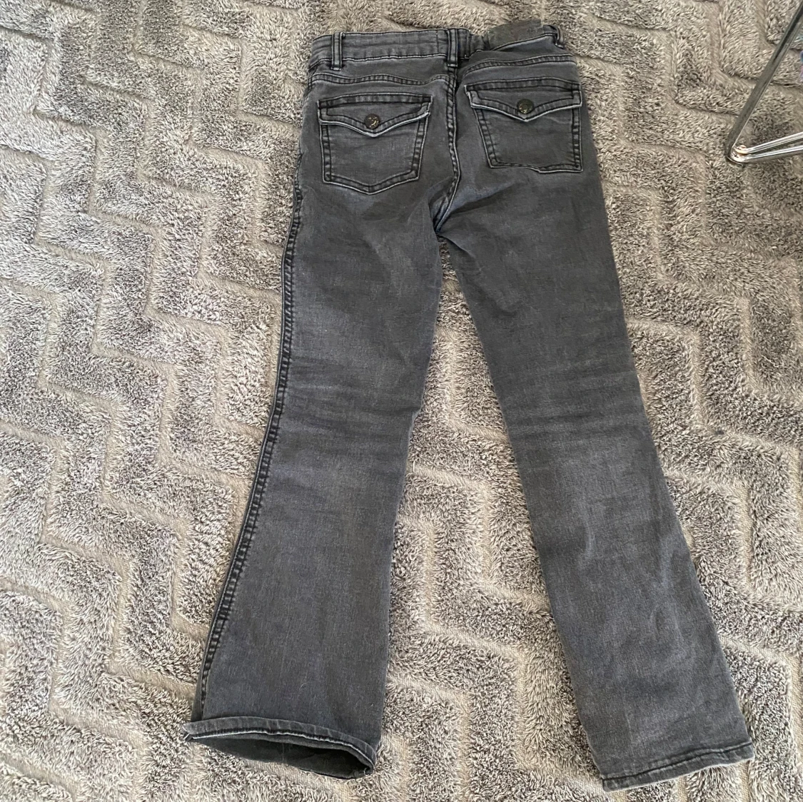 Grå bootcut jeans från 157 - 1