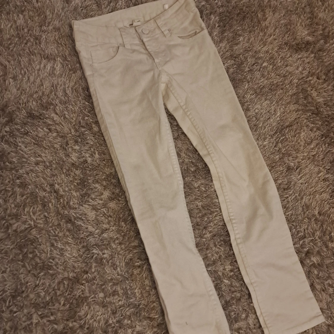 Vita byxor från H&M Young